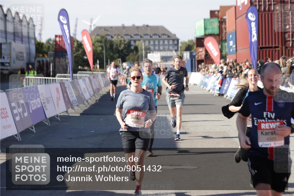 03.10.2025 - Köhlbrandbrückenlauf Jannik Wohlers http://msf.ph/oto/9051432 03.10.2025 13:08:32 Ziel 4195, 4320, 4417, 5792, 6369, 6424, 6534, 6647, 6805 meine-sportfotos.de