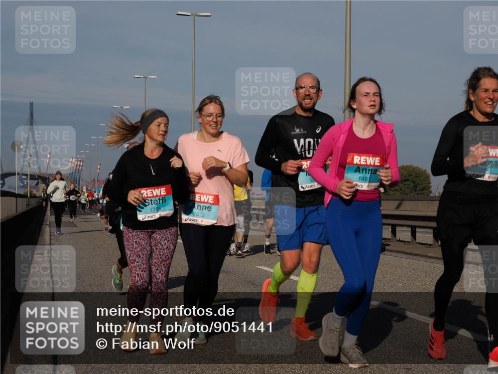03.10.2025 - Köhlbrandbrückenlauf Fabian Wolf http://msf.ph/oto/9051441 03.10.2025 10:01:43 Position 3 1795, 1672, 1461, 1049 meine-sportfotos.de