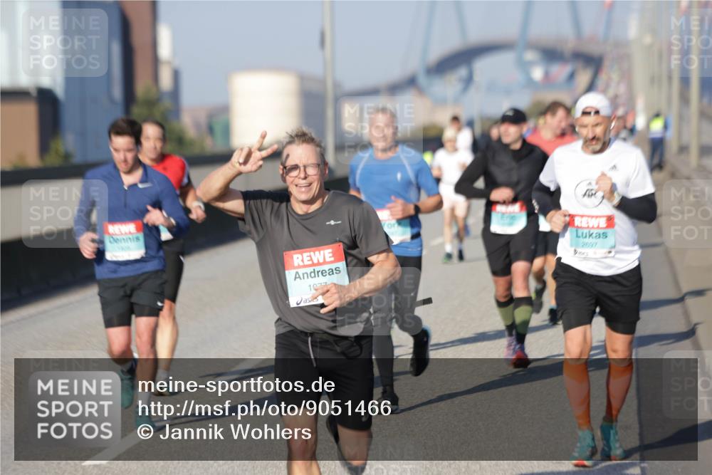 03.10.2025 - Köhlbrandbrückenlauf Jannik Wohlers http://msf.ph/oto/9051466 03.10.2025 09:46:13 Position 3 177, 2697 meine-sportfotos.de