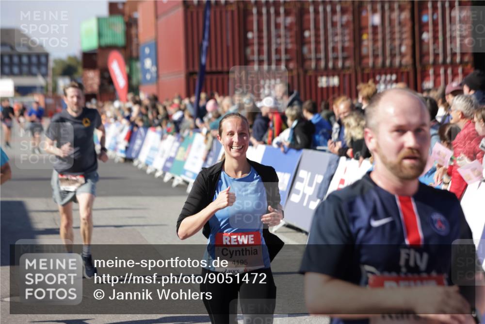 03.10.2025 - Köhlbrandbrückenlauf Jannik Wohlers http://msf.ph/oto/9051472 03.10.2025 13:08:33 Ziel 4195, 4320, 4417, 5792, 6369, 6424, 6534, 6647, 6805 meine-sportfotos.de