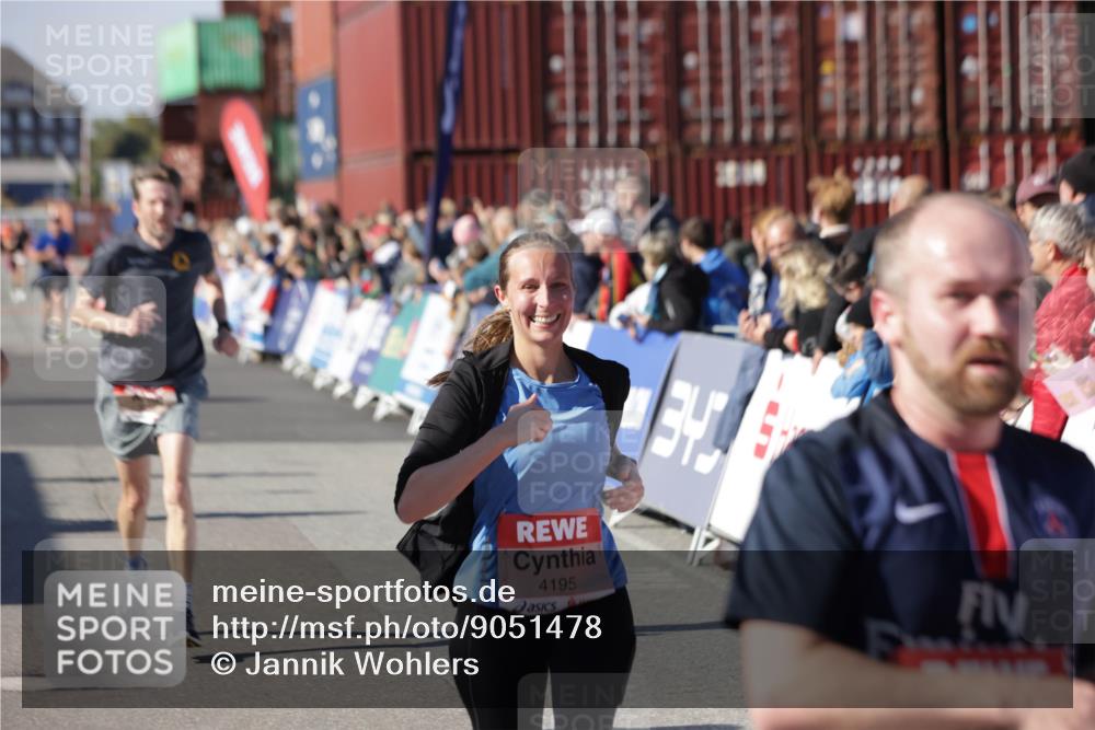 03.10.2025 - Köhlbrandbrückenlauf Jannik Wohlers http://msf.ph/oto/9051478 03.10.2025 13:08:33 Ziel 4195, 4320, 4417, 5792, 6369, 6424, 6534, 6647, 6805 meine-sportfotos.de
