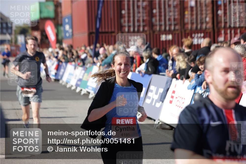 03.10.2025 - Köhlbrandbrückenlauf Jannik Wohlers http://msf.ph/oto/9051481 03.10.2025 13:08:33 Ziel 4195, 4320, 4417, 5792, 6369, 6424, 6534, 6647, 6805 meine-sportfotos.de
