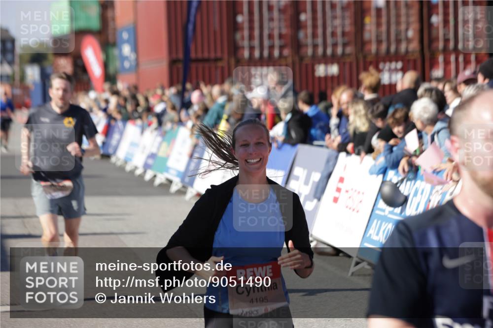 03.10.2025 - Köhlbrandbrückenlauf Jannik Wohlers http://msf.ph/oto/9051490 03.10.2025 13:08:33 Ziel 4195, 4320, 4417, 5792, 6369, 6424, 6534, 6647, 6805 meine-sportfotos.de