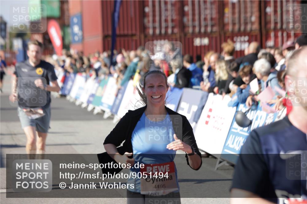 03.10.2025 - Köhlbrandbrückenlauf Jannik Wohlers http://msf.ph/oto/9051494 03.10.2025 13:08:33 Ziel 4195, 4320, 4417, 5792, 6369, 6424, 6534, 6647, 6805 meine-sportfotos.de