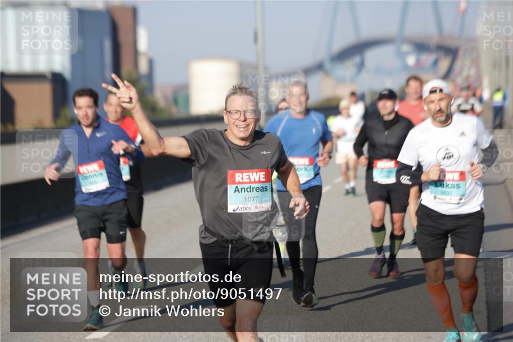 03.10.2025 - Köhlbrandbrückenlauf Jannik Wohlers http://msf.ph/oto/9051497 03.10.2025 09:46:13 Position 3 1077, 2697 meine-sportfotos.de