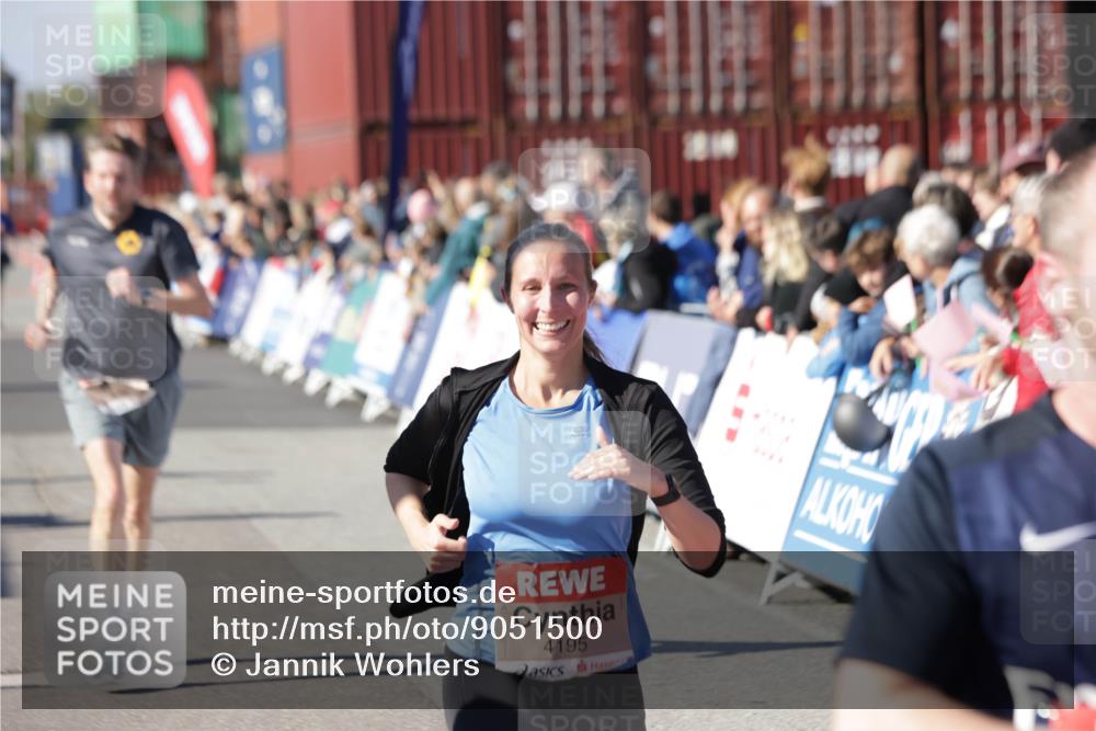 03.10.2025 - Köhlbrandbrückenlauf Jannik Wohlers http://msf.ph/oto/9051500 03.10.2025 13:08:33 Ziel 4195, 4320, 4417, 5792, 6369, 6424, 6534, 6647, 6805 meine-sportfotos.de