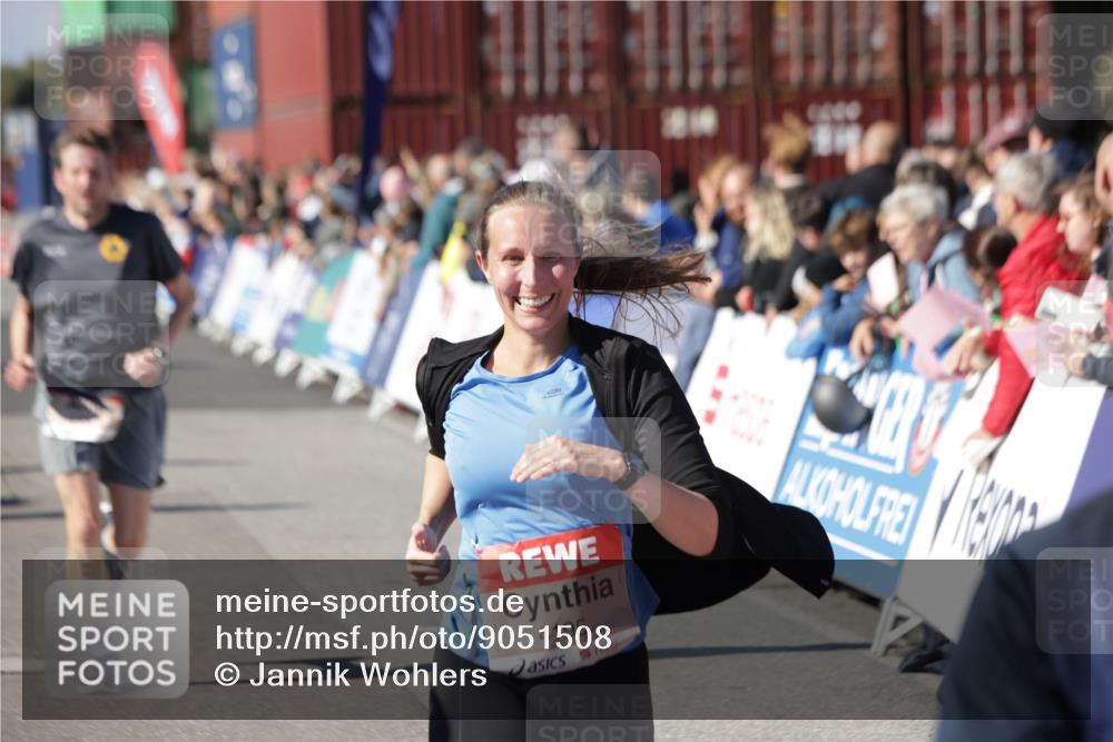03.10.2025 - Köhlbrandbrückenlauf Jannik Wohlers http://msf.ph/oto/9051508 03.10.2025 13:08:33 Ziel 4195, 4320, 4417, 5792, 6369, 6424, 6534, 6647, 6805 meine-sportfotos.de