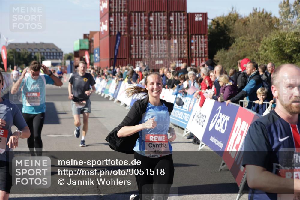 03.10.2025 - Köhlbrandbrückenlauf Jannik Wohlers http://msf.ph/oto/9051518 03.10.2025 13:08:34 Ziel 4195, 4320, 4417, 5792, 6369, 6424, 6534, 6647, 6805 meine-sportfotos.de