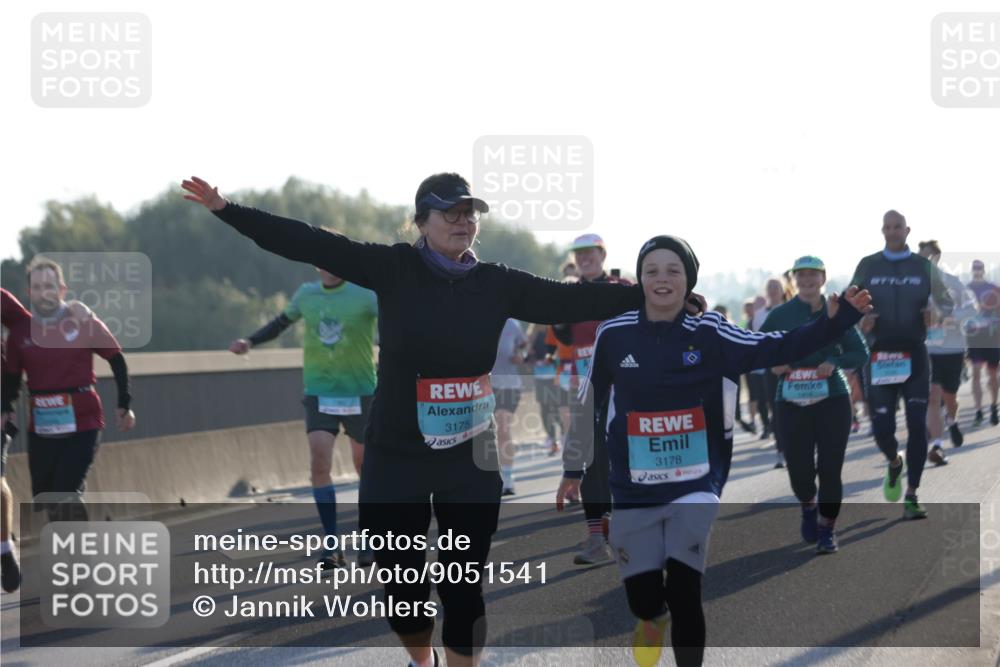 03.10.2025 - Köhlbrandbrückenlauf Jannik Wohlers http://msf.ph/oto/9051541 03.10.2025 09:19:07 Position 3 3175, 3178 meine-sportfotos.de