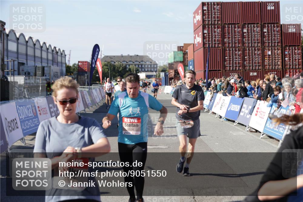 03.10.2025 - Köhlbrandbrückenlauf Jannik Wohlers http://msf.ph/oto/9051550 03.10.2025 13:08:35 Ziel 4195, 4320, 4417, 5792, 6369, 6424, 6534, 6647, 6805 meine-sportfotos.de