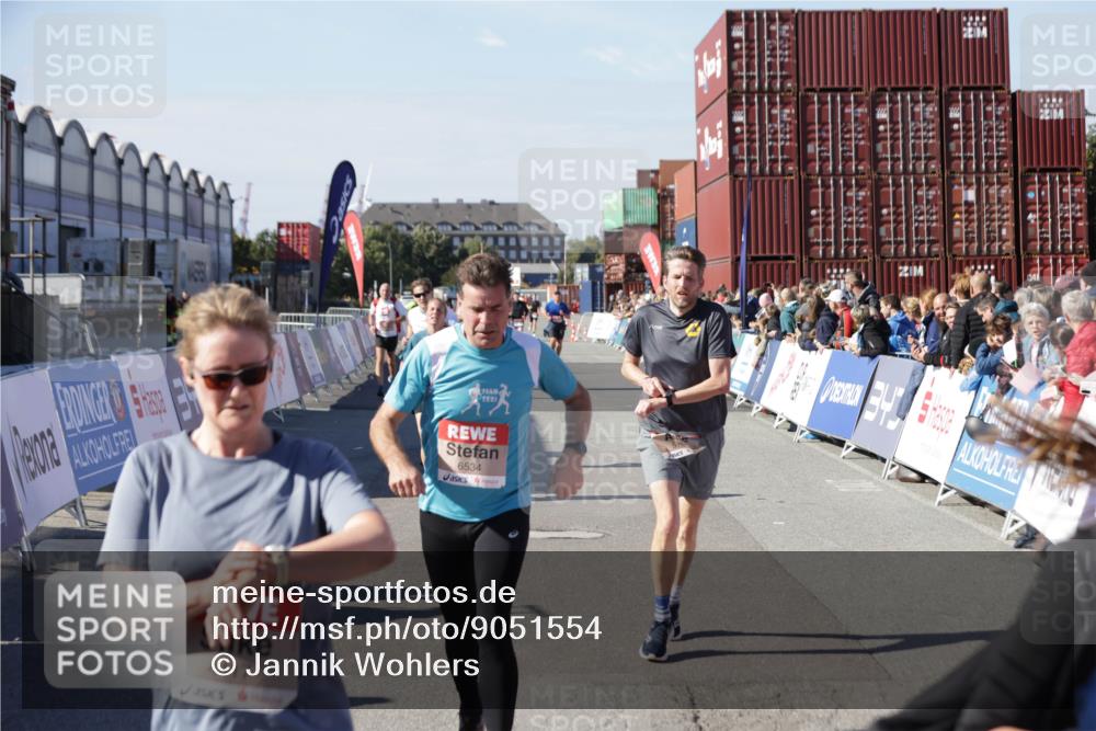 03.10.2025 - Köhlbrandbrückenlauf Jannik Wohlers http://msf.ph/oto/9051554 03.10.2025 13:08:35 Ziel 4195, 4320, 4417, 5792, 6369, 6424, 6534, 6647, 6805 meine-sportfotos.de