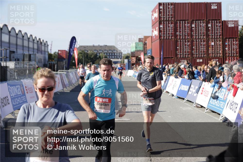03.10.2025 - Köhlbrandbrückenlauf Jannik Wohlers http://msf.ph/oto/9051560 03.10.2025 13:08:35 Ziel 4195, 4320, 4417, 5792, 6369, 6424, 6534, 6647, 6805 meine-sportfotos.de