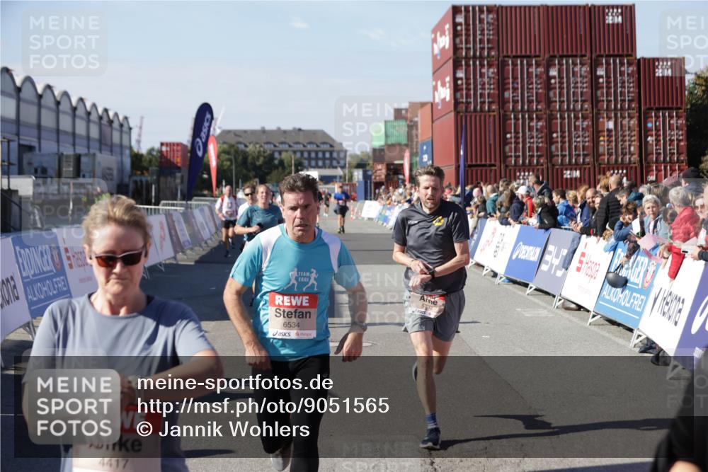 03.10.2025 - Köhlbrandbrückenlauf Jannik Wohlers http://msf.ph/oto/9051565 03.10.2025 13:08:35 Ziel 4195, 4320, 4417, 5792, 6369, 6424, 6534, 6647, 6805 meine-sportfotos.de