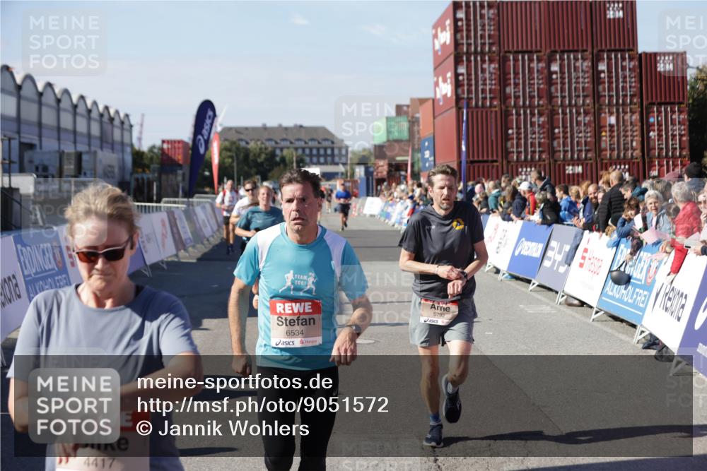 03.10.2025 - Köhlbrandbrückenlauf Jannik Wohlers http://msf.ph/oto/9051572 03.10.2025 13:08:35 Ziel 4195, 4320, 4417, 5792, 6369, 6424, 6534, 6647, 6805 meine-sportfotos.de