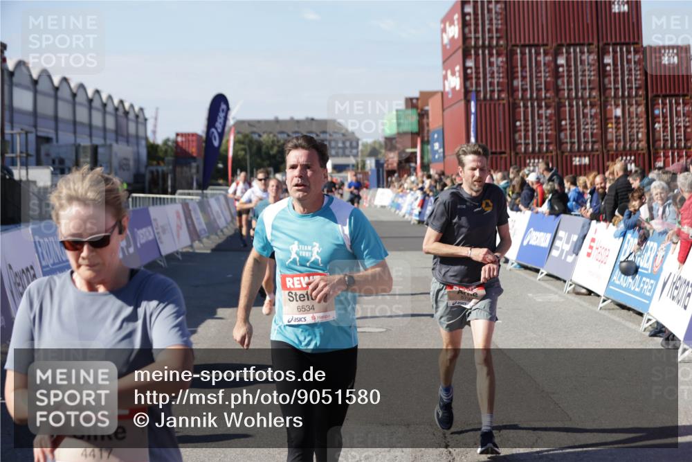 03.10.2025 - Köhlbrandbrückenlauf Jannik Wohlers http://msf.ph/oto/9051580 03.10.2025 13:08:35 Ziel 4195, 4320, 4417, 5792, 6369, 6424, 6534, 6647, 6805 meine-sportfotos.de