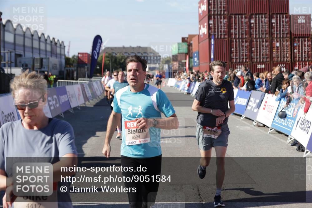 03.10.2025 - Köhlbrandbrückenlauf Jannik Wohlers http://msf.ph/oto/9051584 03.10.2025 13:08:35 Ziel 4195, 4320, 4417, 5792, 6369, 6424, 6534, 6647, 6805 meine-sportfotos.de
