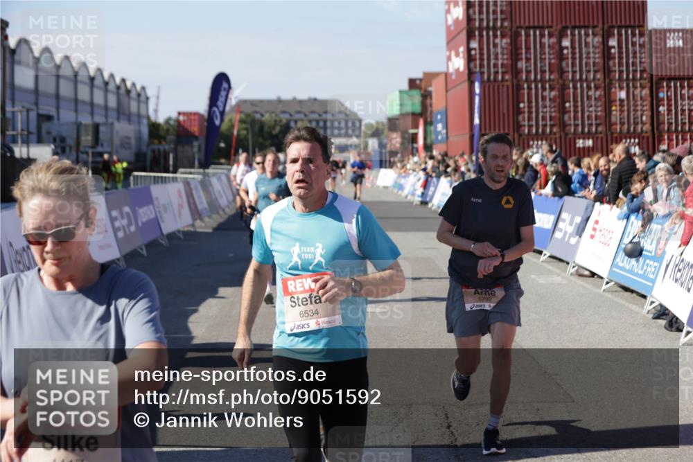 03.10.2025 - Köhlbrandbrückenlauf Jannik Wohlers http://msf.ph/oto/9051592 03.10.2025 13:08:35 Ziel 4195, 4320, 4417, 5792, 6369, 6424, 6534, 6647, 6805 meine-sportfotos.de