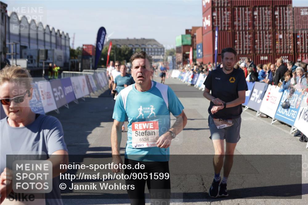 03.10.2025 - Köhlbrandbrückenlauf Jannik Wohlers http://msf.ph/oto/9051599 03.10.2025 13:08:35 Ziel 4195, 4320, 4417, 5792, 6369, 6424, 6534, 6647, 6805 meine-sportfotos.de