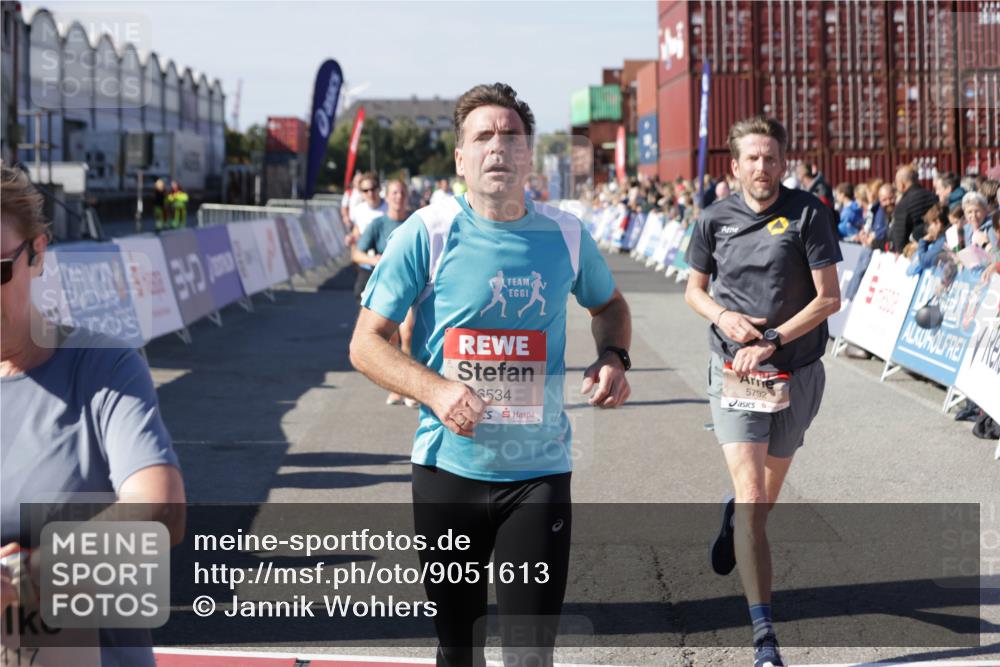 03.10.2025 - Köhlbrandbrückenlauf Jannik Wohlers http://msf.ph/oto/9051613 03.10.2025 13:08:35 Ziel 4195, 4320, 4417, 5792, 6369, 6424, 6534, 6647, 6805 meine-sportfotos.de