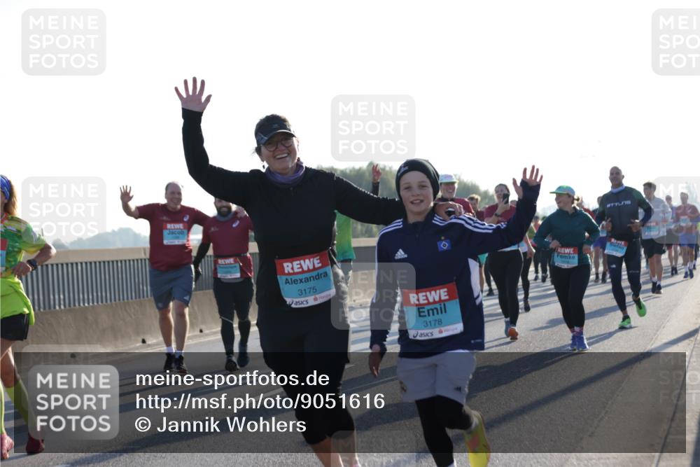 03.10.2025 - Köhlbrandbrückenlauf Jannik Wohlers http://msf.ph/oto/9051616 03.10.2025 09:19:08 Position 3 3175, 3178, 1418 meine-sportfotos.de