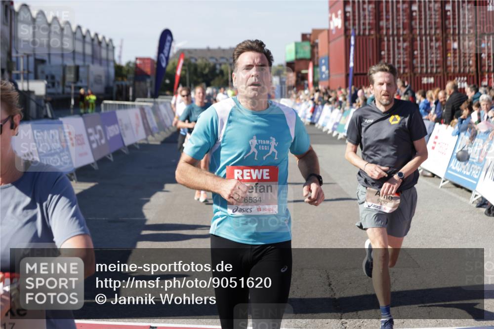 03.10.2025 - Köhlbrandbrückenlauf Jannik Wohlers http://msf.ph/oto/9051620 03.10.2025 13:08:35 Ziel 4195, 4320, 4417, 5792, 6369, 6424, 6534, 6647, 6805 meine-sportfotos.de