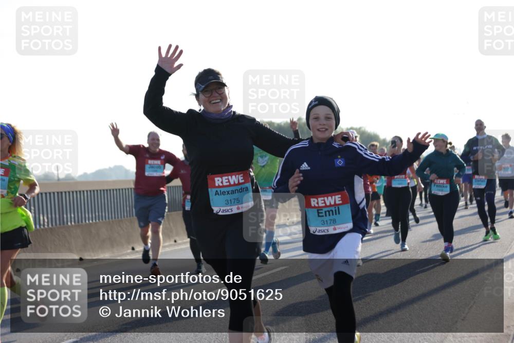 03.10.2025 - Köhlbrandbrückenlauf Jannik Wohlers http://msf.ph/oto/9051625 03.10.2025 09:19:08 Position 3 3175, 3178, 1418 meine-sportfotos.de