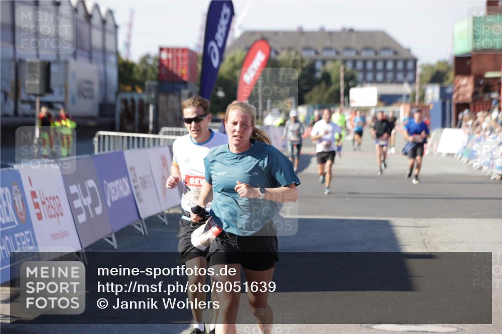 03.10.2025 - Köhlbrandbrückenlauf Jannik Wohlers http://msf.ph/oto/9051639 03.10.2025 13:08:37 Ziel 4195, 4320, 4417, 5792, 6232, 6424, 6534, 6647, 6805 meine-sportfotos.de