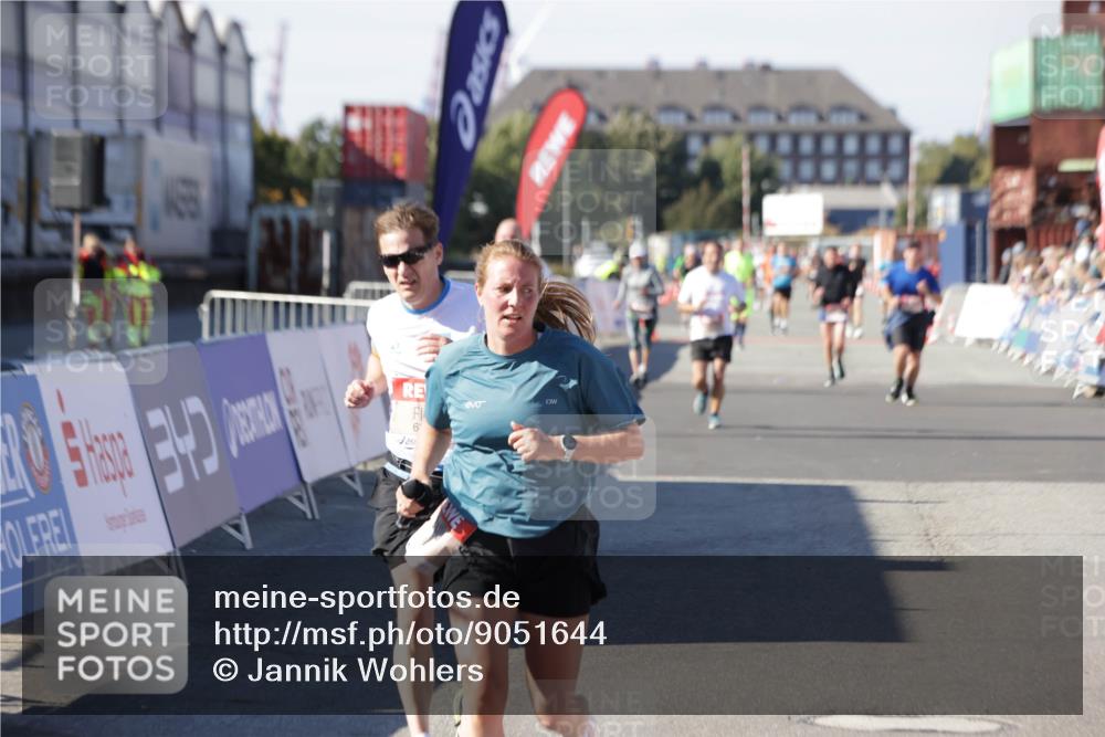 03.10.2025 - Köhlbrandbrückenlauf Jannik Wohlers http://msf.ph/oto/9051644 03.10.2025 13:08:37 Ziel 4195, 4320, 4417, 5792, 6232, 6424, 6534, 6647, 6805 meine-sportfotos.de