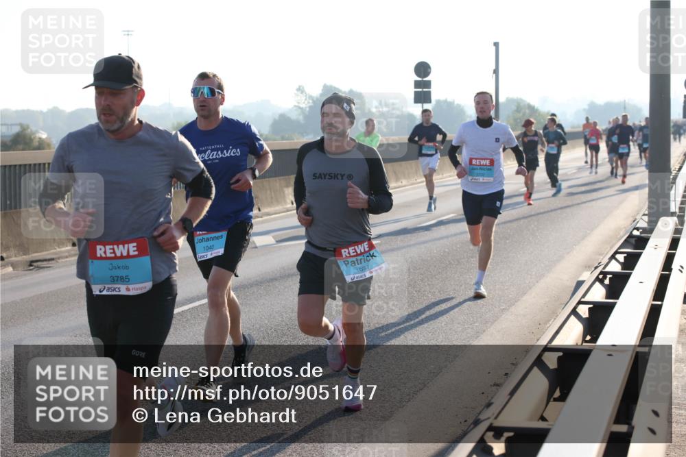03.10.2025 - Köhlbrandbrückenlauf Lena Gebhardt http://msf.ph/oto/9051647 03.10.2025 09:14:51 Position 1 3785, 1040, 1037 meine-sportfotos.de