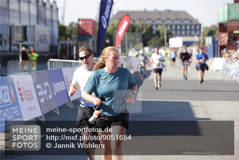 03.10.2025 - Köhlbrandbrückenlauf Jannik Wohlers http://msf.ph/oto/9051654 03.10.2025 13:08:37 Ziel 4195, 4320, 4417, 5792, 6232, 6424, 6534, 6647, 6805 meine-sportfotos.de