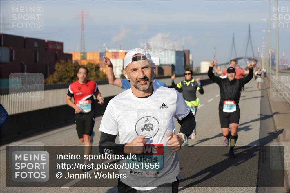 03.10.2025 - Köhlbrandbrückenlauf Jannik Wohlers http://msf.ph/oto/9051656 03.10.2025 09:46:17 Position 3 2697 meine-sportfotos.de
