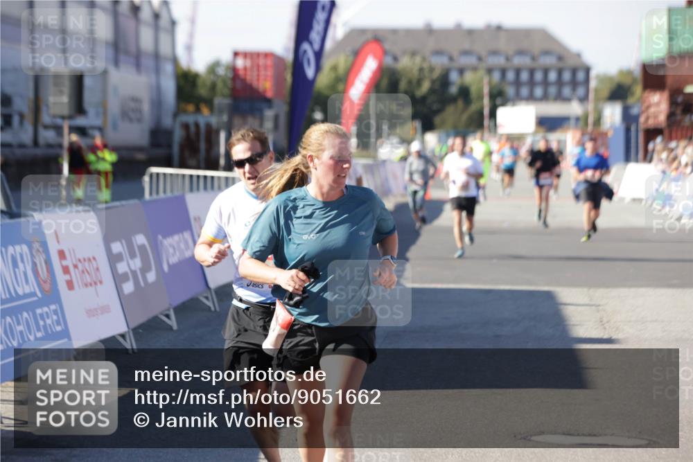 03.10.2025 - Köhlbrandbrückenlauf Jannik Wohlers http://msf.ph/oto/9051662 03.10.2025 13:08:37 Ziel 4195, 4320, 4417, 5792, 6232, 6424, 6534, 6647, 6805 meine-sportfotos.de