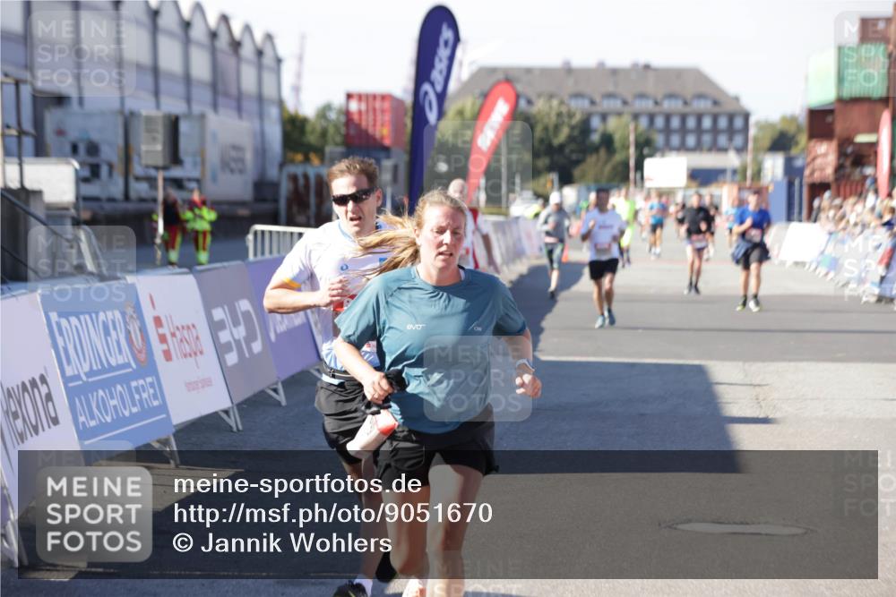 03.10.2025 - Köhlbrandbrückenlauf Jannik Wohlers http://msf.ph/oto/9051670 03.10.2025 13:08:37 Ziel 4195, 4320, 4417, 5792, 6232, 6424, 6534, 6647, 6805 meine-sportfotos.de