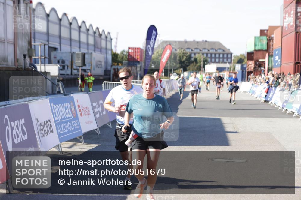 03.10.2025 - Köhlbrandbrückenlauf Jannik Wohlers http://msf.ph/oto/9051679 03.10.2025 13:08:37 Ziel 4195, 4320, 4417, 5792, 6232, 6424, 6534, 6647, 6805 meine-sportfotos.de