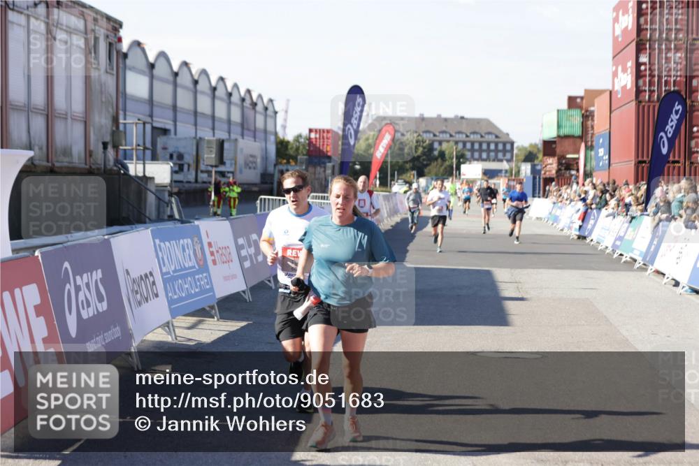 03.10.2025 - Köhlbrandbrückenlauf Jannik Wohlers http://msf.ph/oto/9051683 03.10.2025 13:08:37 Ziel 4195, 4320, 4417, 5792, 6232, 6424, 6534, 6647, 6805 meine-sportfotos.de