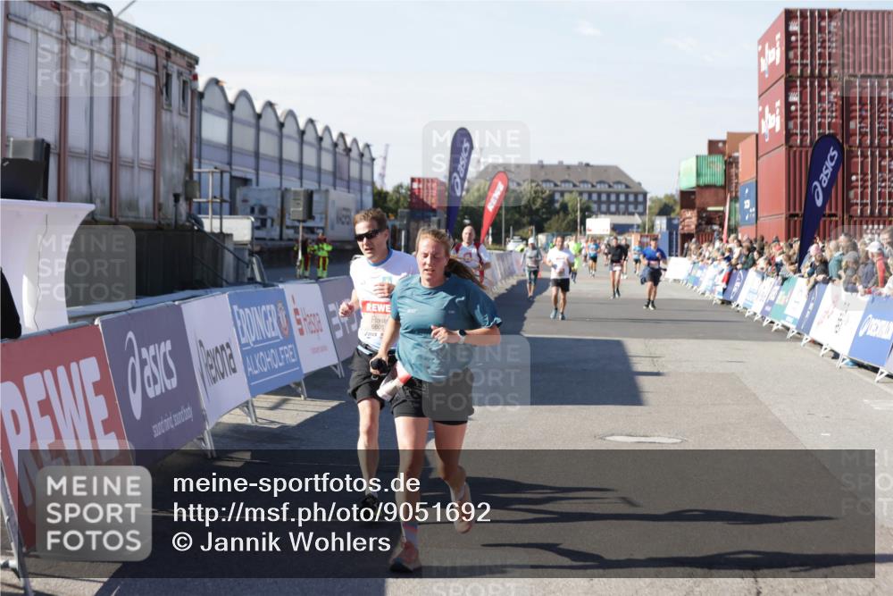 03.10.2025 - Köhlbrandbrückenlauf Jannik Wohlers http://msf.ph/oto/9051692 03.10.2025 13:08:38 Ziel 4195, 4320, 4417, 5792, 6232, 6424, 6534, 6647, 6805 meine-sportfotos.de