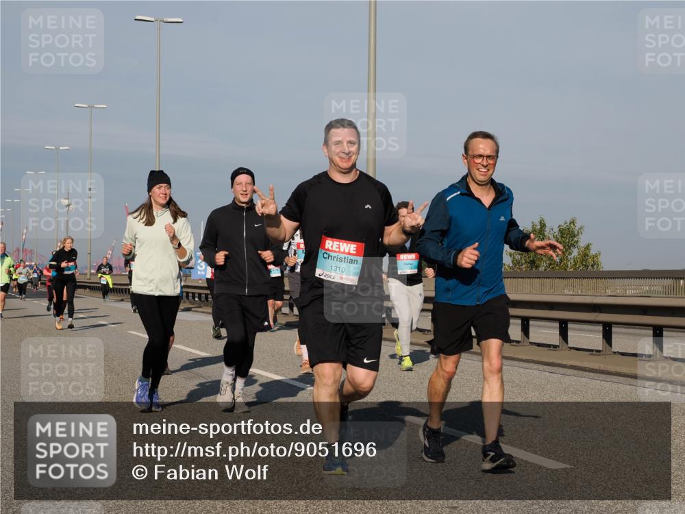 03.10.2025 - Köhlbrandbrückenlauf Fabian Wolf http://msf.ph/oto/9051696 03.10.2025 10:01:51 Position 3 1310 meine-sportfotos.de