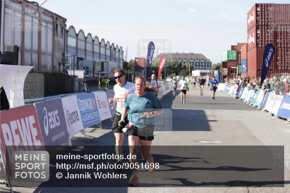 03.10.2025 - Köhlbrandbrückenlauf Jannik Wohlers http://msf.ph/oto/9051698 03.10.2025 13:08:38 Ziel 4195, 4320, 4417, 5792, 6232, 6424, 6534, 6647, 6805 meine-sportfotos.de