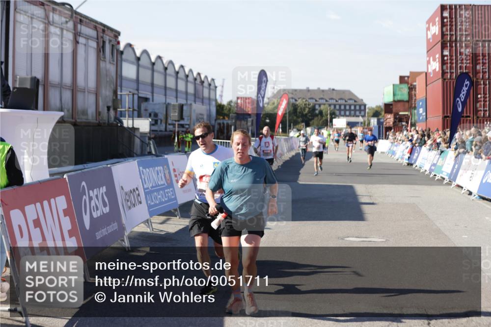 03.10.2025 - Köhlbrandbrückenlauf Jannik Wohlers http://msf.ph/oto/9051711 03.10.2025 13:08:38 Ziel 4195, 4320, 4417, 5792, 6232, 6424, 6534, 6647, 6805 meine-sportfotos.de