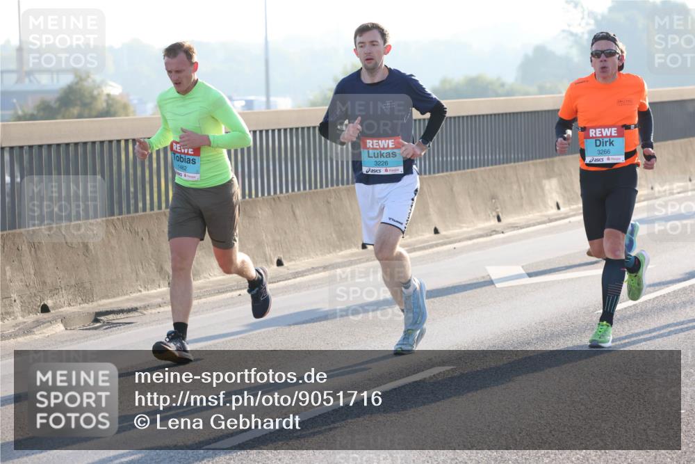 03.10.2025 - Köhlbrandbrückenlauf Lena Gebhardt http://msf.ph/oto/9051716 03.10.2025 09:14:54 Position 1 1462, 3226, 3266 meine-sportfotos.de