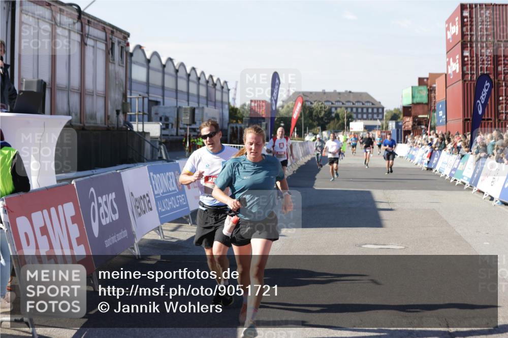 03.10.2025 - Köhlbrandbrückenlauf Jannik Wohlers http://msf.ph/oto/9051721 03.10.2025 13:08:38 Ziel 4195, 4320, 4417, 5792, 6232, 6424, 6534, 6647, 6805 meine-sportfotos.de