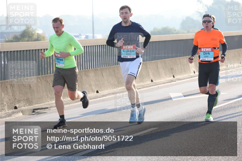 03.10.2025 - Köhlbrandbrückenlauf Lena Gebhardt http://msf.ph/oto/9051722 03.10.2025 09:14:54 Position 1 1462, 3226, 3266 meine-sportfotos.de