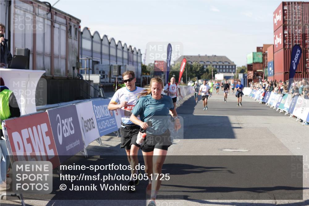 03.10.2025 - Köhlbrandbrückenlauf Jannik Wohlers http://msf.ph/oto/9051725 03.10.2025 13:08:38 Ziel 4195, 4320, 4417, 5792, 6232, 6424, 6534, 6647, 6805 meine-sportfotos.de