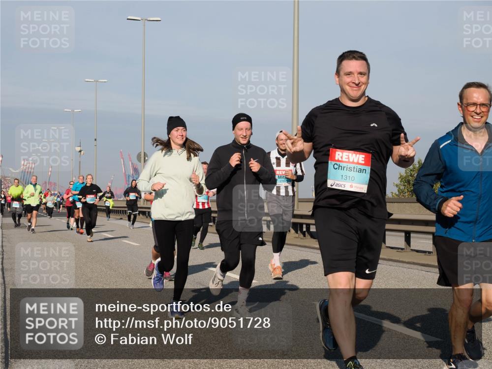 03.10.2025 - Köhlbrandbrückenlauf Fabian Wolf http://msf.ph/oto/9051728 03.10.2025 10:01:51 Position 3 1310 meine-sportfotos.de