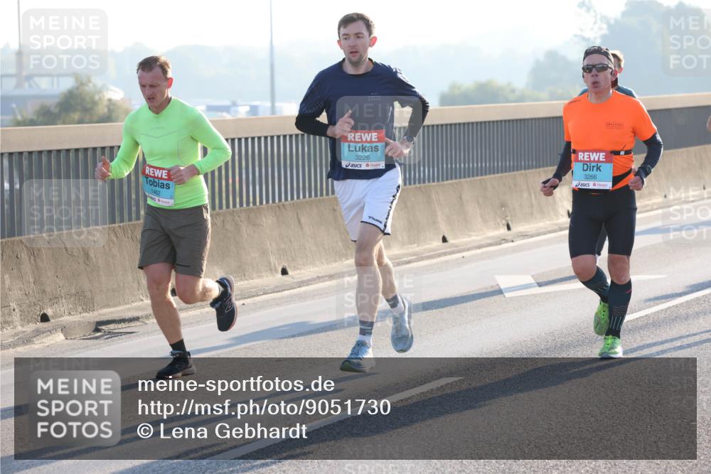 03.10.2025 - Köhlbrandbrückenlauf Lena Gebhardt http://msf.ph/oto/9051730 03.10.2025 09:14:55 Position 1 1462, 3226, 3266 meine-sportfotos.de