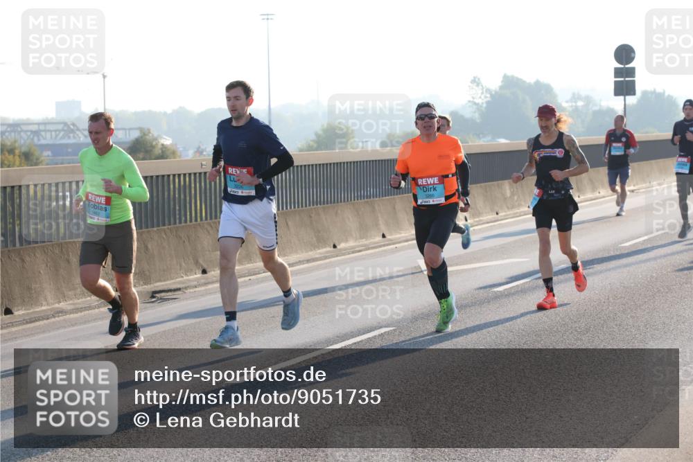 03.10.2025 - Köhlbrandbrückenlauf Lena Gebhardt http://msf.ph/oto/9051735 03.10.2025 09:14:55 Position 1 1462, 3226, 3266 meine-sportfotos.de