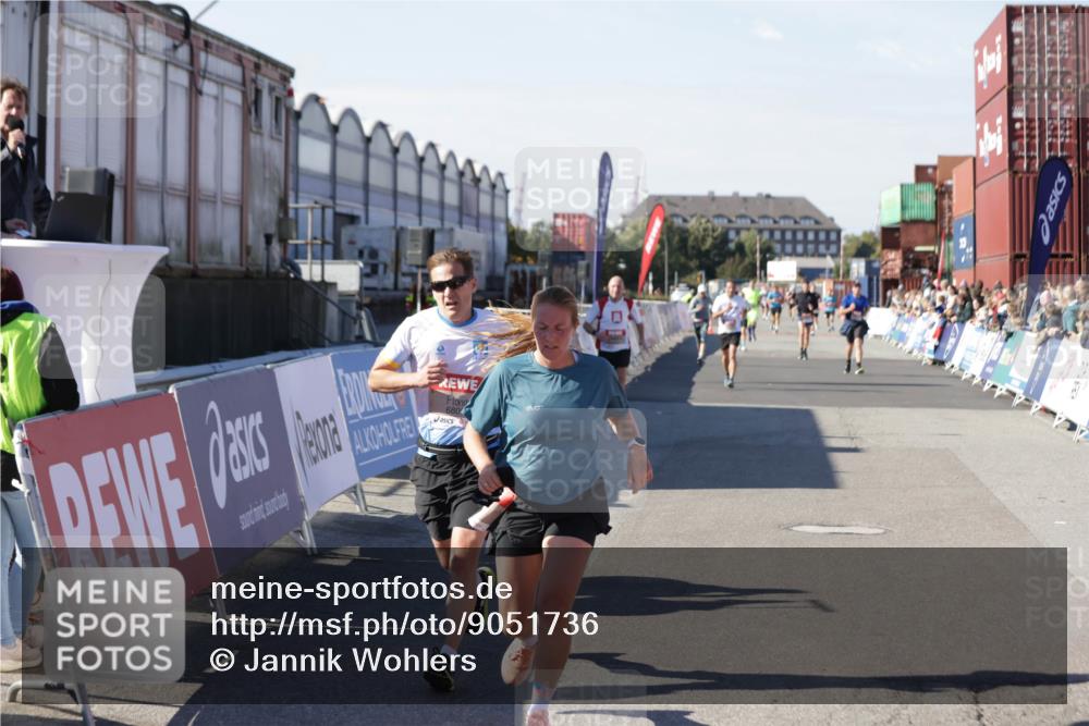 03.10.2025 - Köhlbrandbrückenlauf Jannik Wohlers http://msf.ph/oto/9051736 03.10.2025 13:08:38 Ziel 4195, 4320, 4417, 5792, 6232, 6424, 6534, 6647, 6805 meine-sportfotos.de
