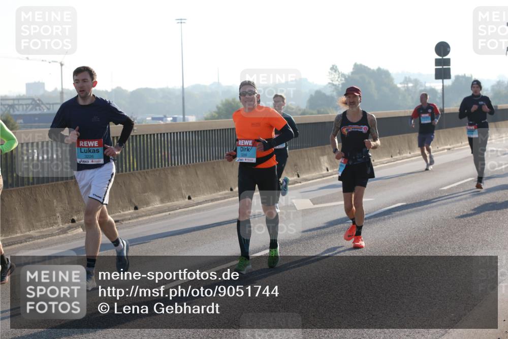 03.10.2025 - Köhlbrandbrückenlauf Lena Gebhardt http://msf.ph/oto/9051744 03.10.2025 09:14:55 Position 1 3226, 3266 meine-sportfotos.de