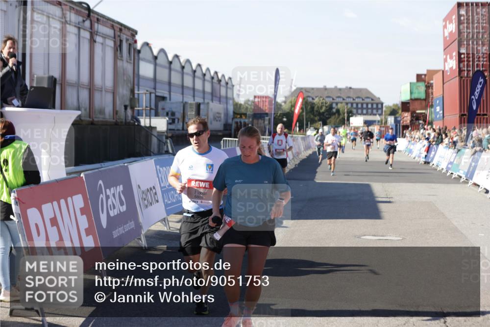 03.10.2025 - Köhlbrandbrückenlauf Jannik Wohlers http://msf.ph/oto/9051753 03.10.2025 13:08:38 Ziel 4195, 4320, 4417, 5792, 6232, 6424, 6534, 6647, 6805 meine-sportfotos.de