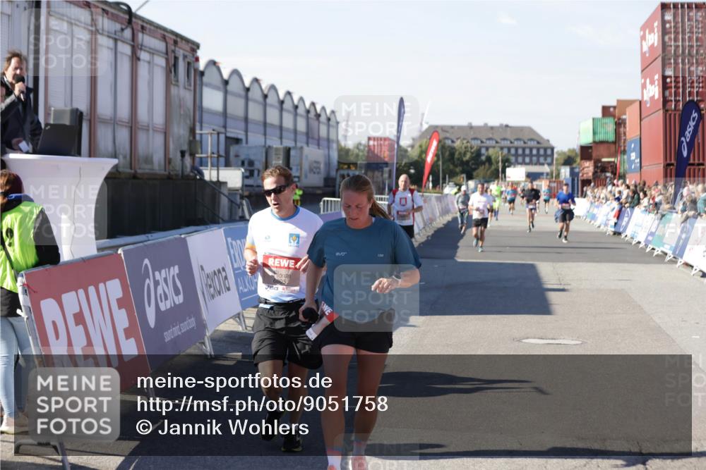 03.10.2025 - Köhlbrandbrückenlauf Jannik Wohlers http://msf.ph/oto/9051758 03.10.2025 13:08:38 Ziel 4195, 4320, 4417, 5792, 6232, 6424, 6534, 6647, 6805 meine-sportfotos.de